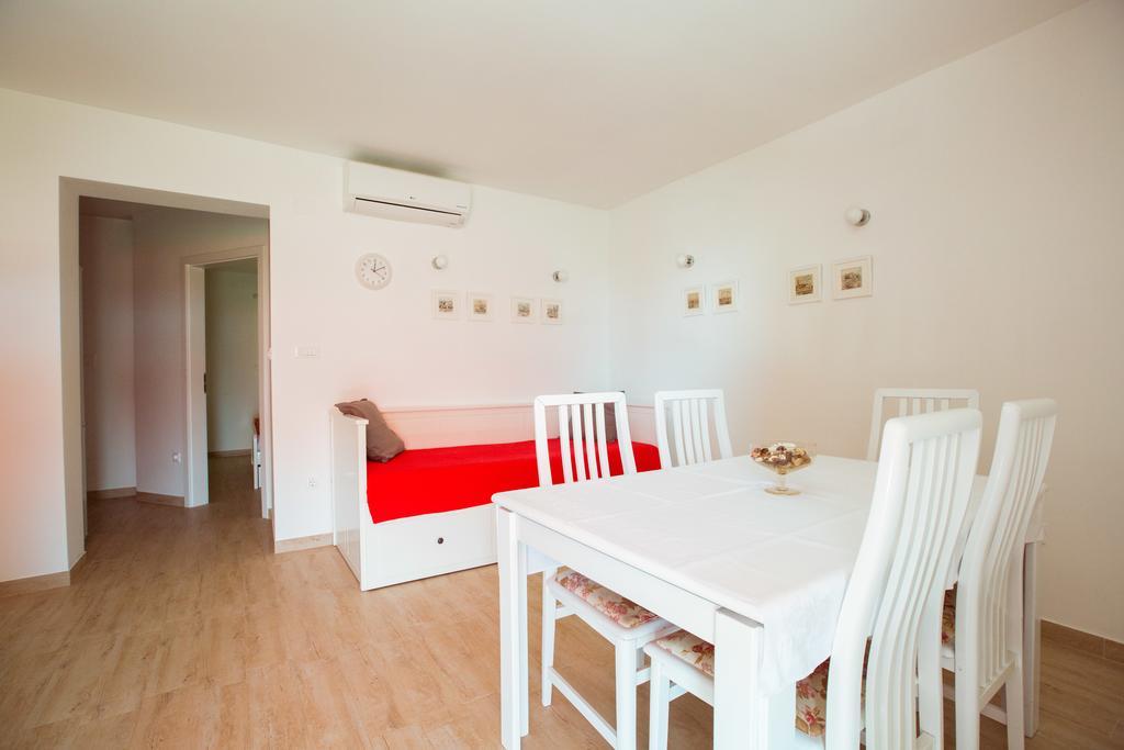 Apartments Irina Ičići Екстериор снимка